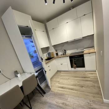 Продается 1-комнатная квартира, 55 м²
