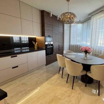 Продается 3-х комнатная квартира, 132,7 м²