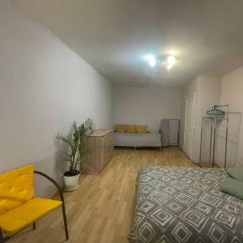 Продается 1-комнатная квартира, 42 м²