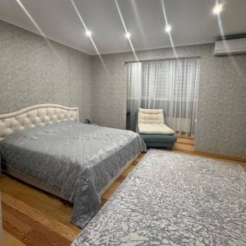 Продается 3-х комнатная квартира, 200 м²