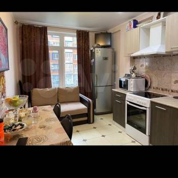 Продается 1-комнатная квартира, 37 м²