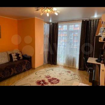 Продается 1-комнатная квартира, 37 м²