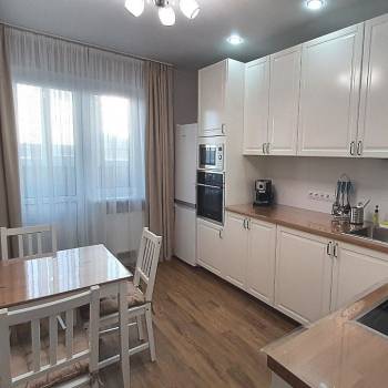 Сдается 1-комнатная квартира, 42 м²