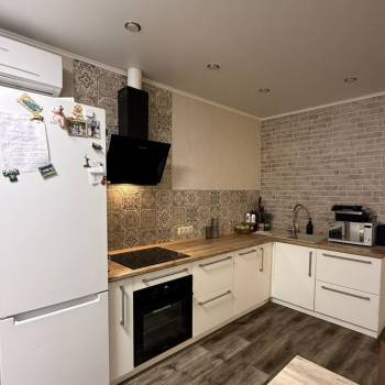 Продается 1-комнатная квартира, 42 м²