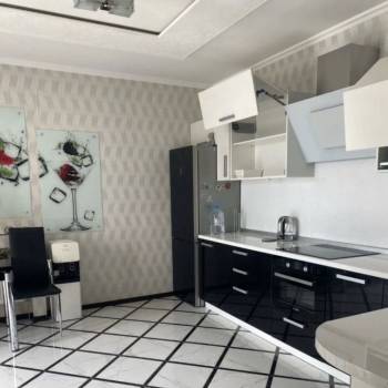 Сдается 1-комнатная квартира, 56 м²