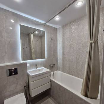 Продается 1-комнатная квартира, 50 м²