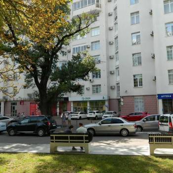 Продается 1-комнатная квартира, 63 м²