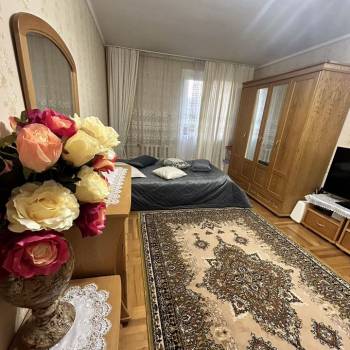 Продается Многокомнатная квартира, 100 м²