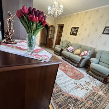 Продается Многокомнатная квартира, 100 м²