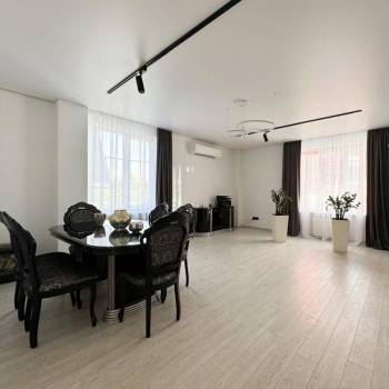 Продается 3-х комнатная квартира, 130 м²