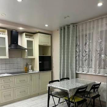 Сдается 2-х комнатная квартира, 90 м²