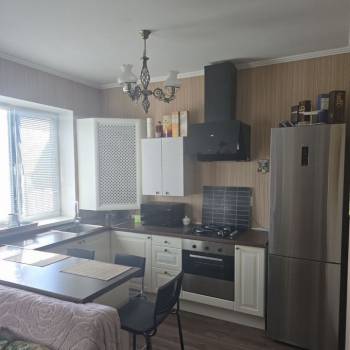 Продается 1-комнатная квартира, 60 м²