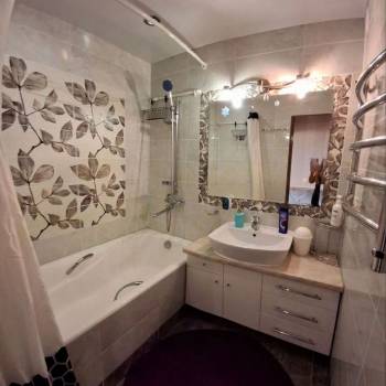 Сдается 2-х комнатная квартира, 65 м²