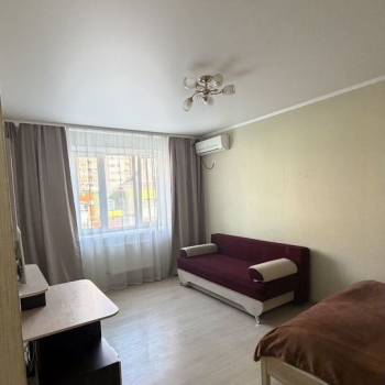 Продается 1-комнатная квартира, 42 м²