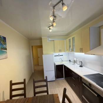 Сдается 1-комнатная квартира, 43 м²