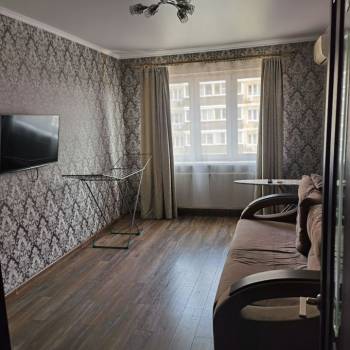 Продается 1-комнатная квартира, 42 м²