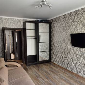 Продается 1-комнатная квартира, 42 м²