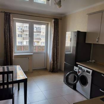 Продается 1-комнатная квартира, 42 м²