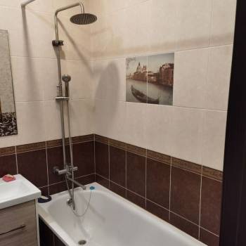 Продается 1-комнатная квартира, 42 м²