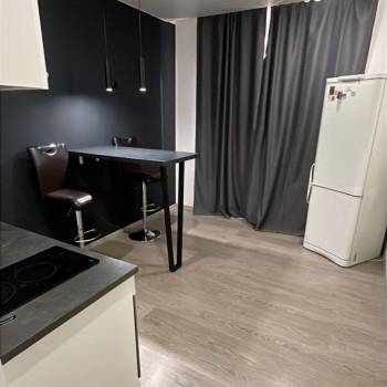 Продается 1-комнатная квартира, 37 м²