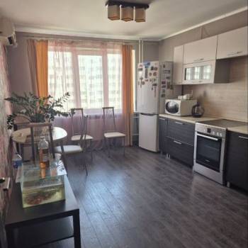 Сдается 2-х комнатная квартира, 65 м²