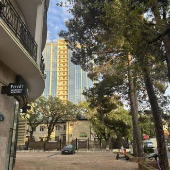 Продается 1-комнатная квартира, 120,9 м²