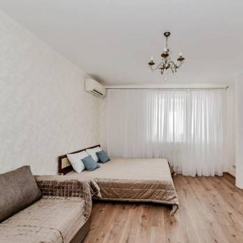 Сдается 1-комнатная квартира, 55 м²