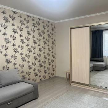 Сдается 1-комнатная квартира, 42 м²