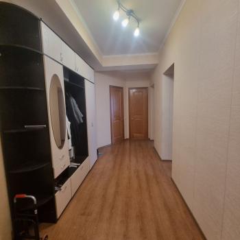 Продается 1-комнатная квартира, 61,8 м²