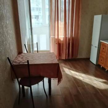 Сдается 1-комнатная квартира, 40 м²