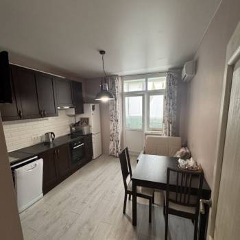 Продается 1-комнатная квартира, 39 м²