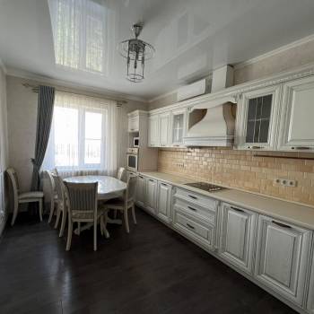 Продается Многокомнатная квартира, 140 м²