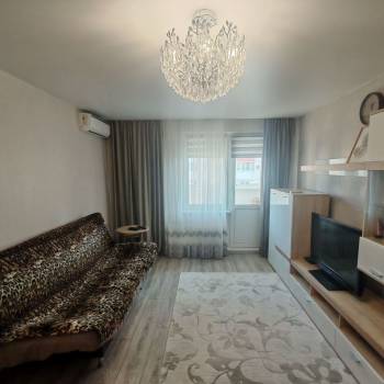 Продается 1-комнатная квартира, 42 м²