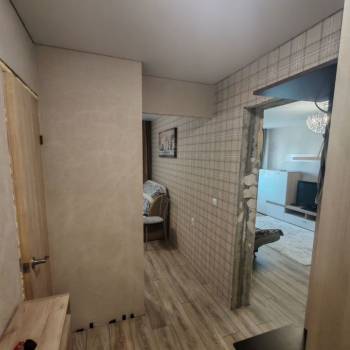 Продается 1-комнатная квартира, 42 м²