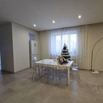 Продается Многокомнатная квартира, 200,5 м²