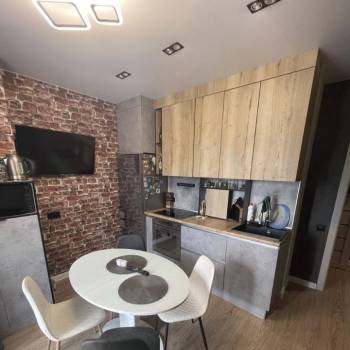 Продается 1-комнатная квартира, 42 м²
