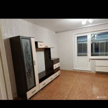 Продается 1-комнатная квартира, 42 м²