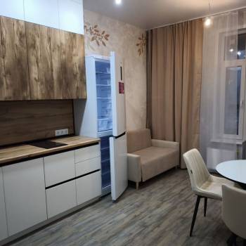 Продается 1-комнатная квартира, 42 м²