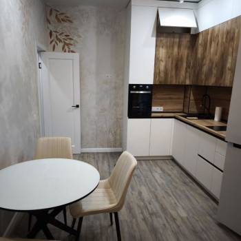 Продается 1-комнатная квартира, 42 м²