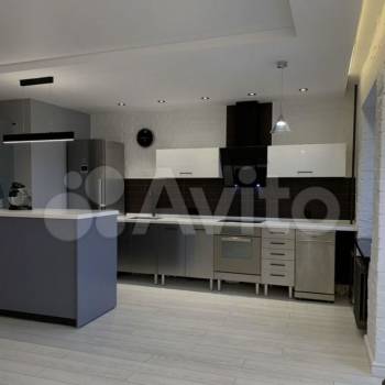 Продается Многокомнатная квартира, 77,6 м²