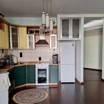 Продается 1-комнатная квартира, 65 м²