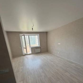 Продается Многокомнатная квартира, 83 м²