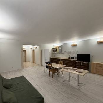 Сдается 1-комнатная квартира, 80 м²