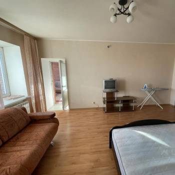 Сдается 1-комнатная квартира, 64 м²