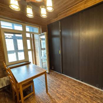Продается 1-комнатная квартира, 42 м²