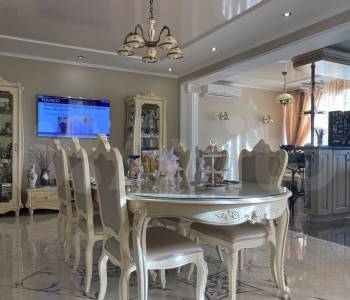 Продается 3-х комнатная квартира, 137,5 м²