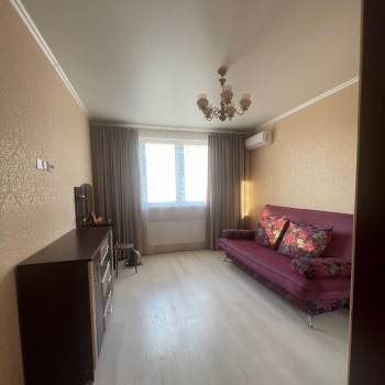 Сдается 1-комнатная квартира, 38 м²