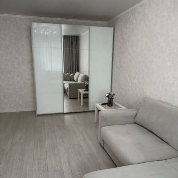 Продается 1-комнатная квартира, 38 м²