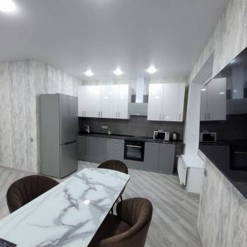 Сдается 2-х комнатная квартира, 93,3 м²