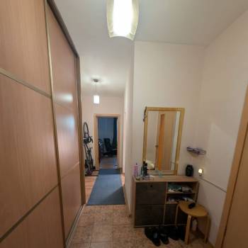 Продается 1-комнатная квартира, 37 м²